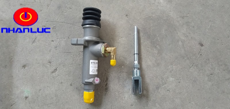 Tổng côn trên xe đầu kéo Mỹ International động cơ Maxxforce Hàng chính hãng 100%